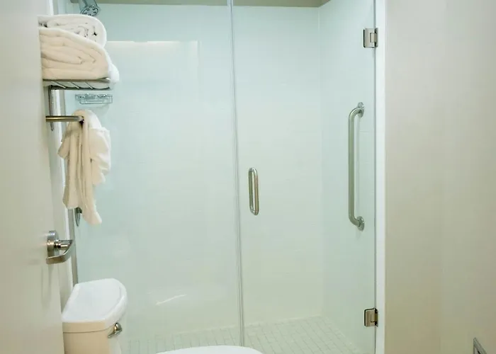 Hotel Springhill By Marriott Hanes Mall 3*